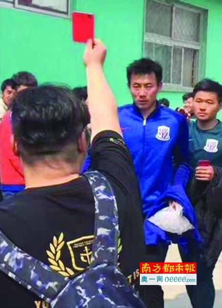 于是叶辰便问他：今晚的客人多不多？万一有很多人看见我跟她一起吃饭，再把她给认出来，搞不好会暴露我的身份。